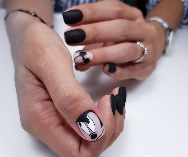 Black Nail Art Design Idea