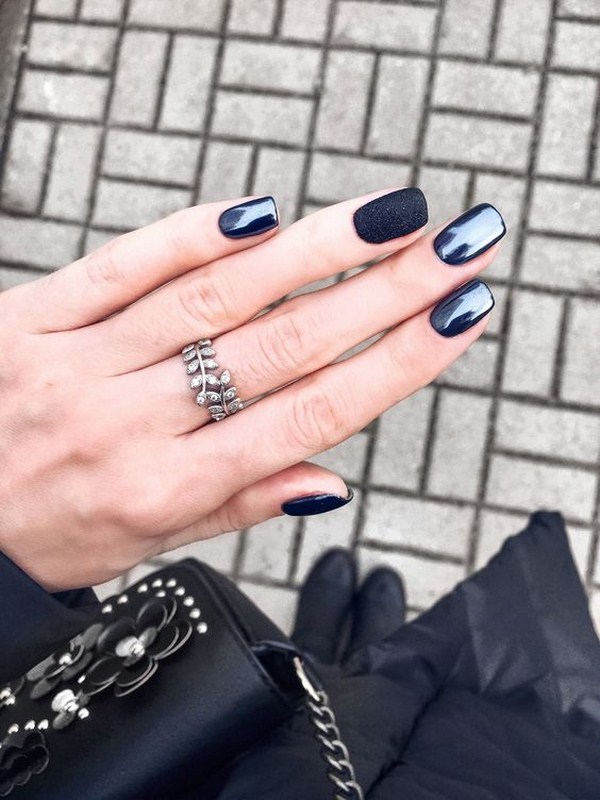 Black Nail Art Design Idea