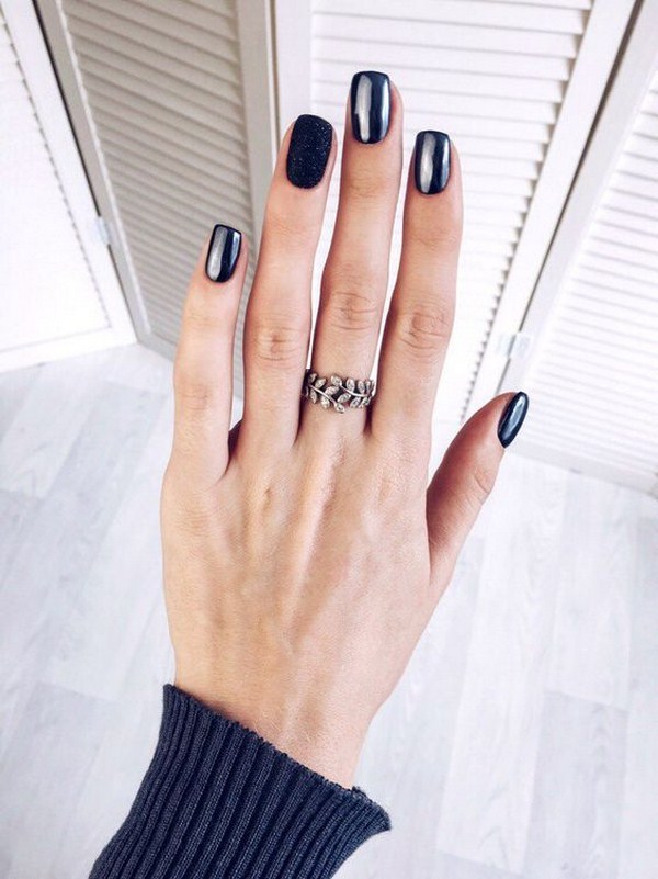 Black Nail Art Design Idea