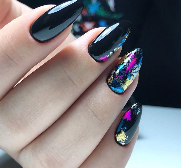 Black Nail Art Design Idea