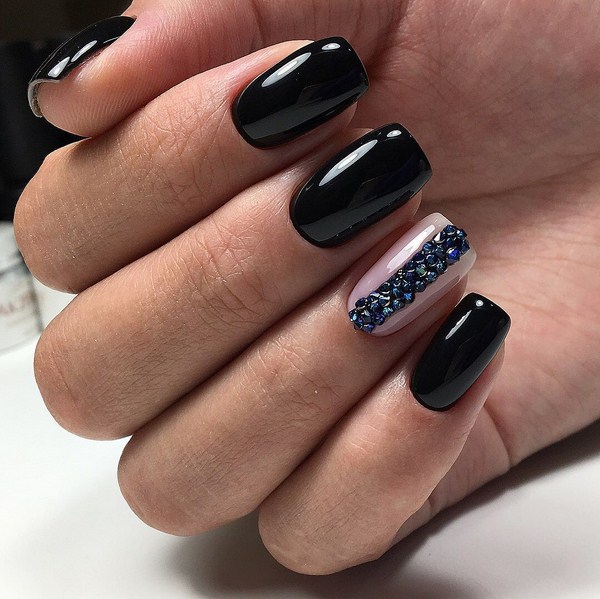 Black Nail Art Design Idea