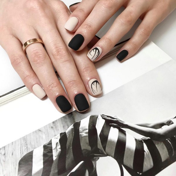 Black Nail Art Design Idea