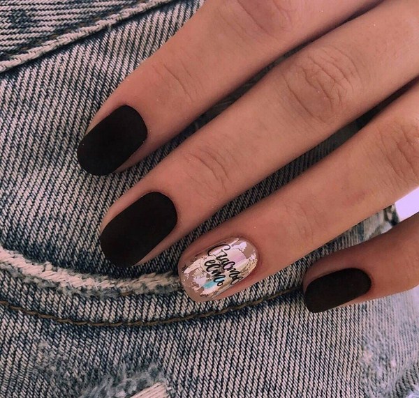 Black Nail Art Design Idea