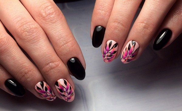 Black Nail Art Design Idea