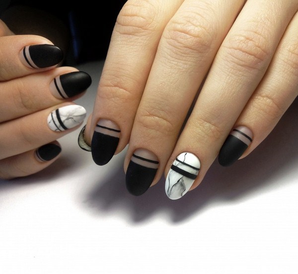 Black Nail Art Design Idea