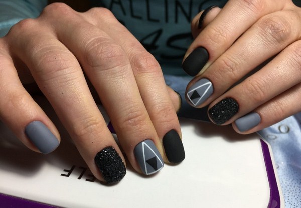 Black Nail Art Design Idea