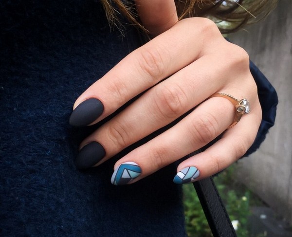 Black Nail Art Design Idea