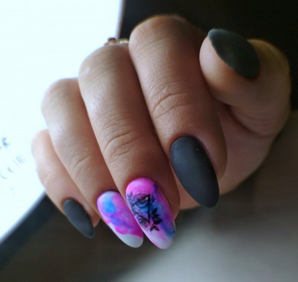 Black Nail Art Design Idea