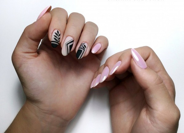 Black Nail Art Design Idea