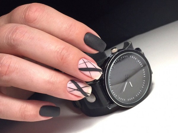 Black Nail Art Design Idea