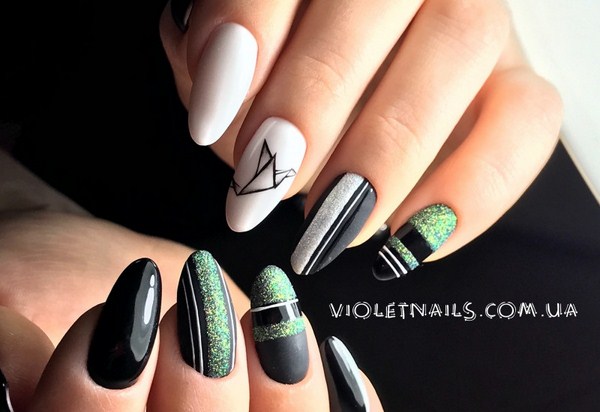 Black Nail Art Design Idea