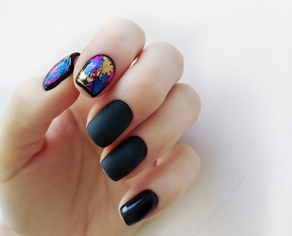 Black Nail Art Design Idea