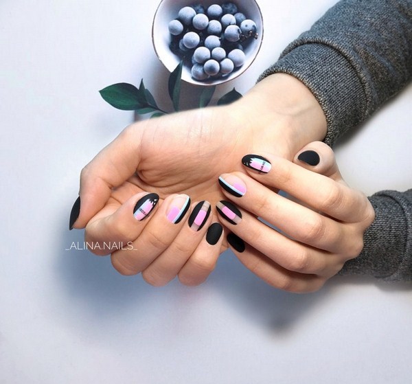 Black Nail Art Design Idea