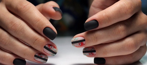 Black Nail Art Design Idea