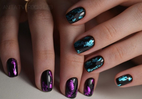 Black Nail Art Design Idea