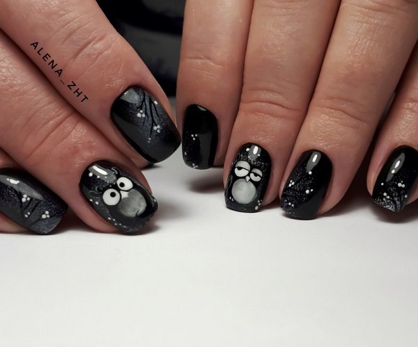 Black Nail Art Design Idea