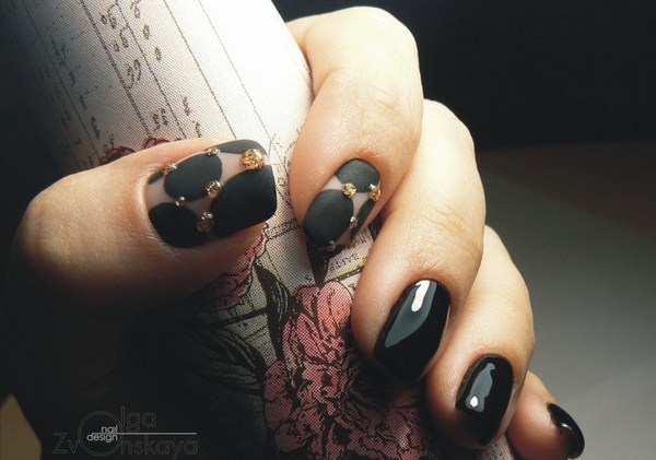 Black Nail Art Design Idea