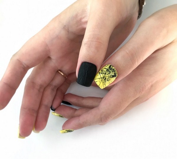 Black Nail Art Design Idea