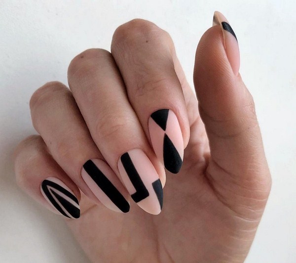 Black Nail Art Design Idea