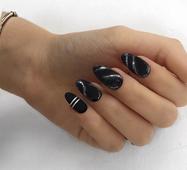 Black Nail Art Design Idea