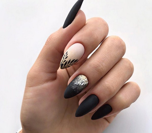 Black Nail Art Design Idea