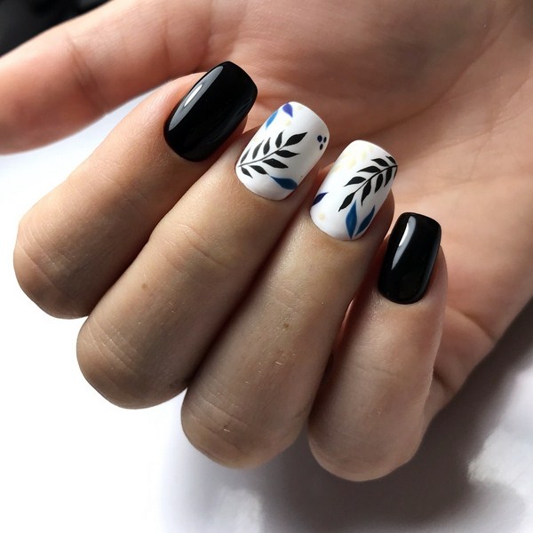 Black Nail Art Design Idea