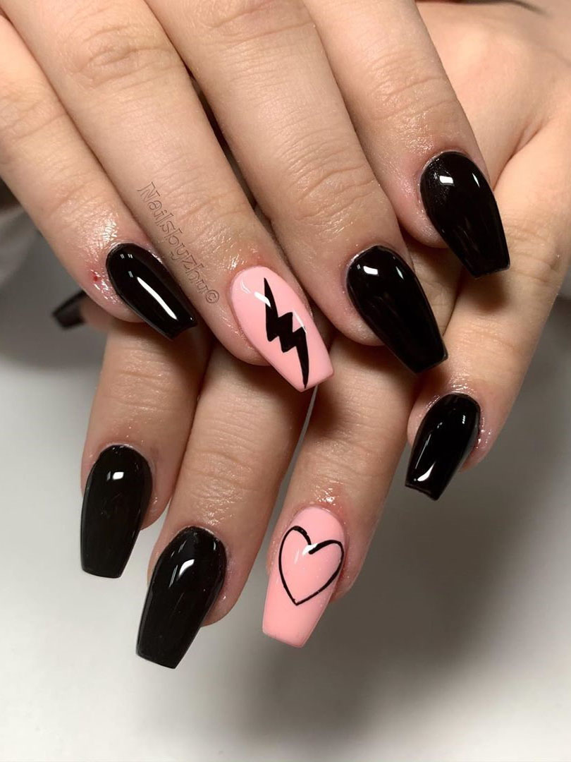 Simple black nails designs it match with glitter stick or dip powder, looks so edgy and stylish! It make you in perfect in all years. Say hello to these 40 black nails ideas! | flymeso.com