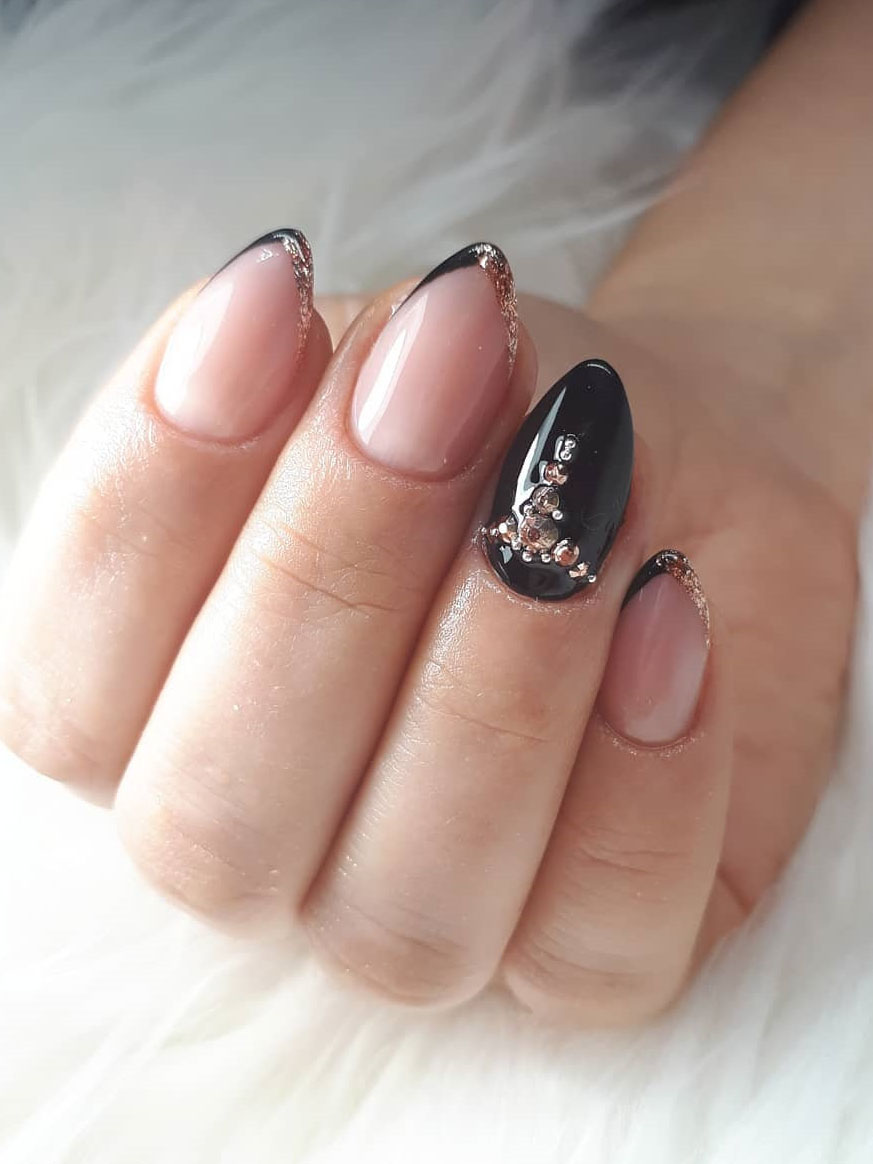 Simple black nails designs it match with glitter stick or dip powder, looks so edgy and stylish! It make you in perfect in all years. Say hello to these 40 black nails ideas! | flymeso.com