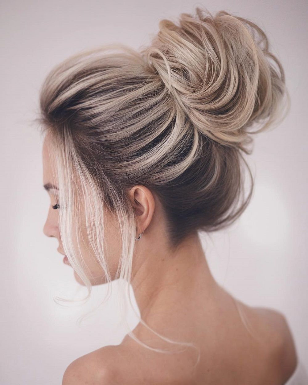 To give you some easy hairstyles inspiration, we have found 60 easy and quick hairstyles. Include easy hairstyles for medium hair, long hair and short hair. Whether you to school or to work these easy hairstyles are sure to draw compliments.