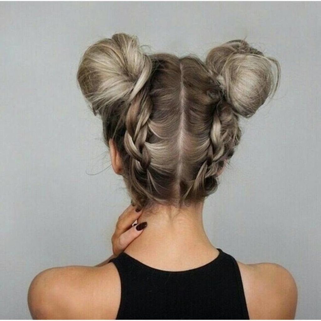 To give you some easy hairstyles inspiration, we have found 60 easy and quick hairstyles. Include easy hairstyles for medium hair, long hair and short hair. Whether you to school or to work these easy hairstyles are sure to draw compliments.