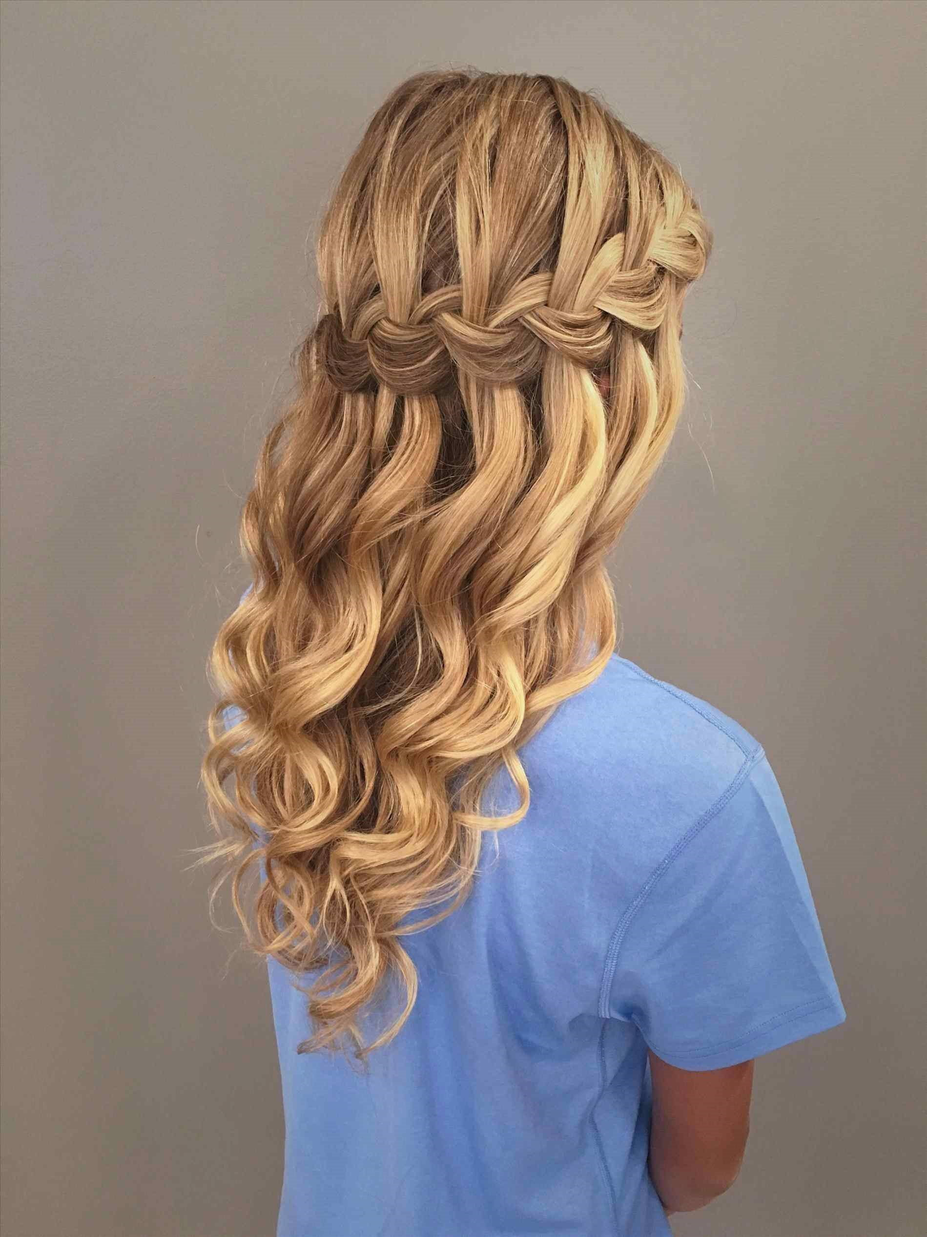 To give you some easy hairstyles inspiration, we have found 60 easy and quick hairstyles. Include easy hairstyles for medium hair, long hair and short hair. Whether you to school or to work these easy hairstyles are sure to draw compliments.