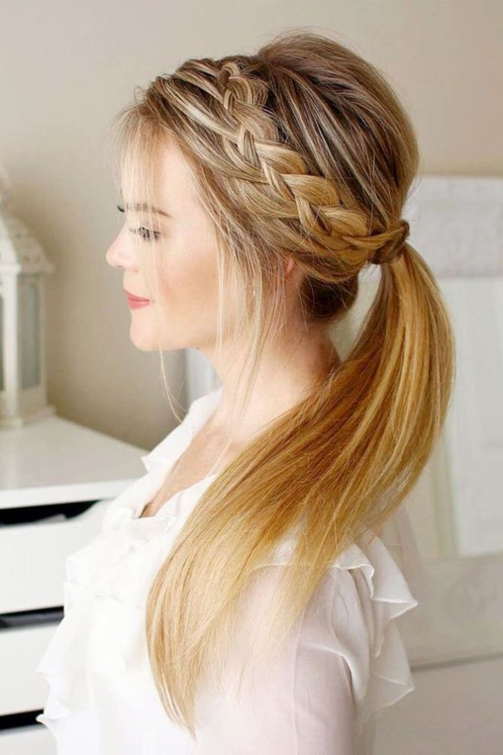 To give you some easy hairstyles inspiration, we have found 60 easy and quick hairstyles. Include easy hairstyles for medium hair, long hair and short hair. Whether you to school or to work these easy hairstyles are sure to draw compliments.