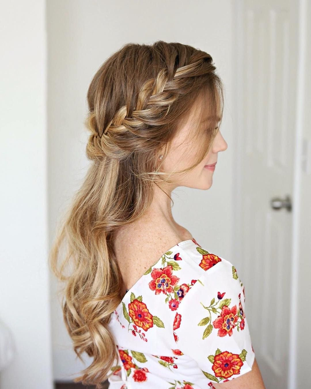 To give you some easy hairstyles inspiration, we have found 60 easy and quick hairstyles. Include easy hairstyles for medium hair, long hair and short hair. Whether you to school or to work these easy hairstyles are sure to draw compliments.