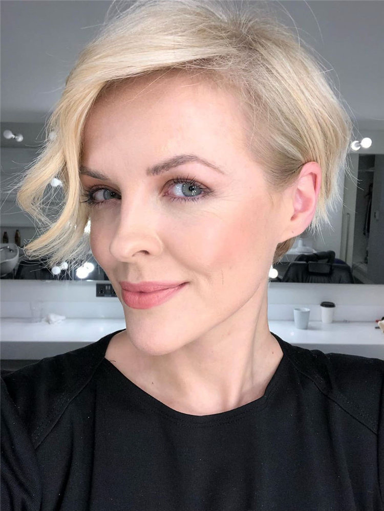 To give you some short hairstyles inspiration, we have found 430 short haircuts ideas. There is a mix of designs featured from Pixie hairstyle to Bob haircuts. So, take a look and find a beautiful short hairstyle ideas. #shorthairstyle #bobhairs #hairstyles