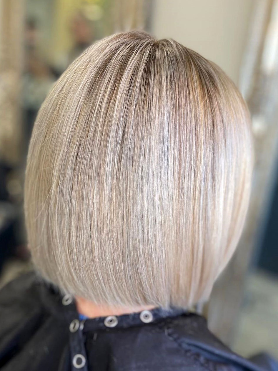 To give you some hairstyles ideas, we have found 30 neautiful and stylish haircuts for women. If you want to wear a new hairstyle, you can browse our website from time to time. #hairstyle #haircuts #shorthaircuts #mediumhairstyle