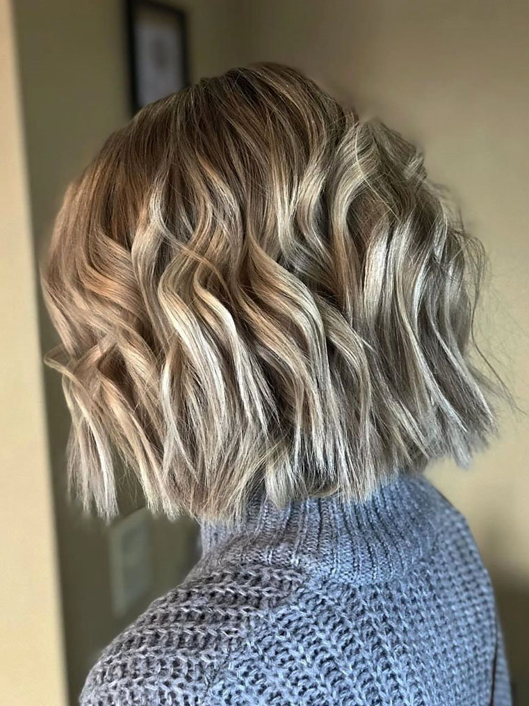 To give you some hairstyles ideas, we have found 30 neautiful and stylish haircuts for women. If you want to wear a new hairstyle, you can browse our website from time to time. #hairstyle #haircuts #shorthaircuts #mediumhairstyle