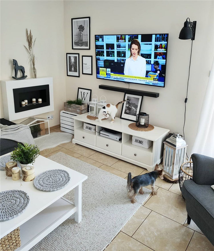 Cozy small living room decor ideas, include modern, rustic, and traditional and more. If you want to decor living, you can browse our website from time to time. #livingroomdecor #livingroomideas #livingroomdesigns