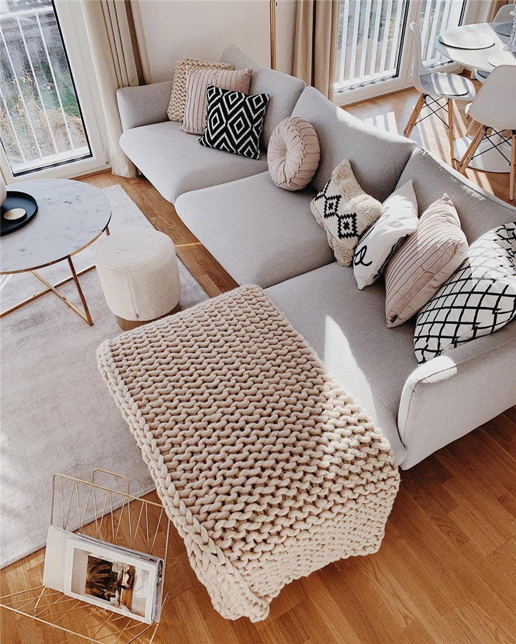Cozy small living room decor ideas, include modern, rustic, and traditional and more. If you want to decor living, you can browse our website from time to time. #livingroomdecor #livingroomideas #livingroomdesigns