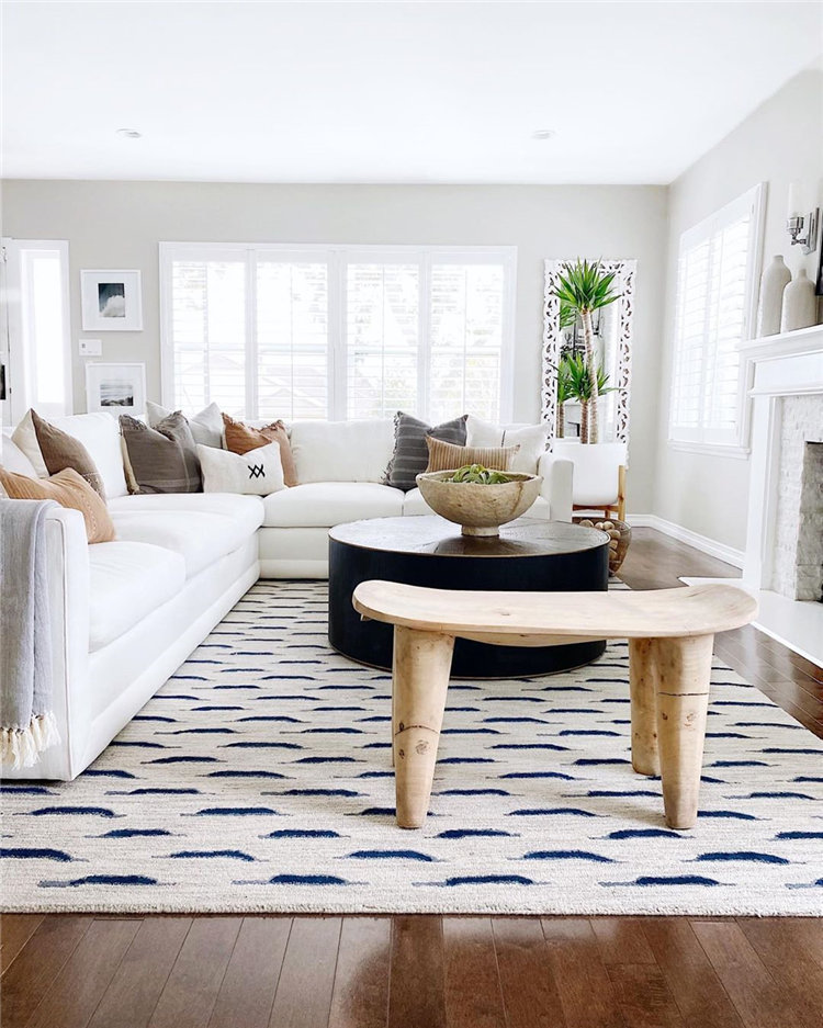 Cozy small living room decor ideas, include modern, rustic, and traditional and more. If you want to decor living, you can browse our website from time to time. #livingroomdecor #livingroomideas #livingroomdesigns