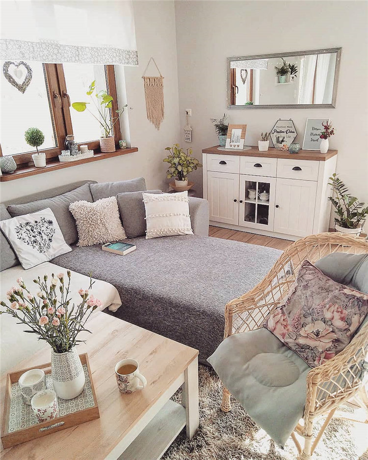 Cozy small living room decor ideas, include modern, rustic, and traditional and more. If you want to decor living, you can browse our website from time to time. #livingroomdecor #livingroomideas #livingroomdesigns