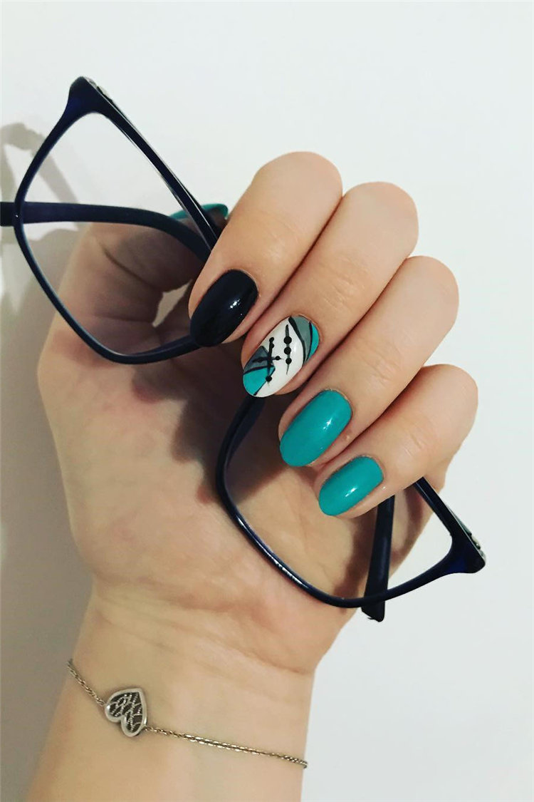 Geometric Nail Art Ideas; Geometric Manicures; geometric nails; nails designs; nails art; geometric aesthetic; nails polish;