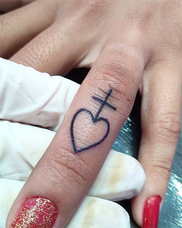 Trendy Finger Tattoo Designs Inspirations 2021, #FingerTattoos, #TattooDesigns