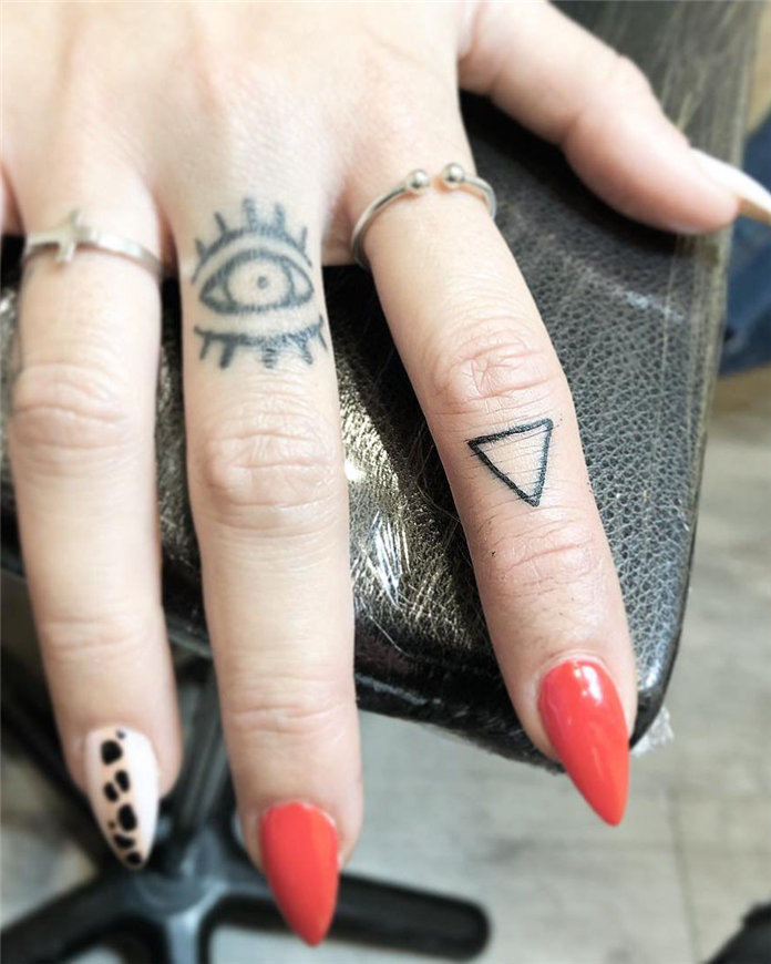 Trendy Finger Tattoo Designs Inspirations 2021, #FingerTattoos, #TattooDesigns
