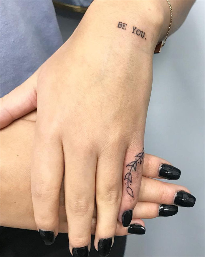 Trendy Finger Tattoo Designs Inspirations 2021, #FingerTattoos, #TattooDesigns