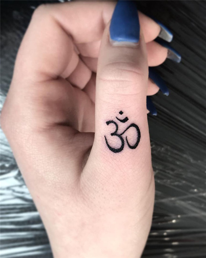 Trendy Finger Tattoo Designs Inspirations 2021, #FingerTattoos, #TattooDesigns
