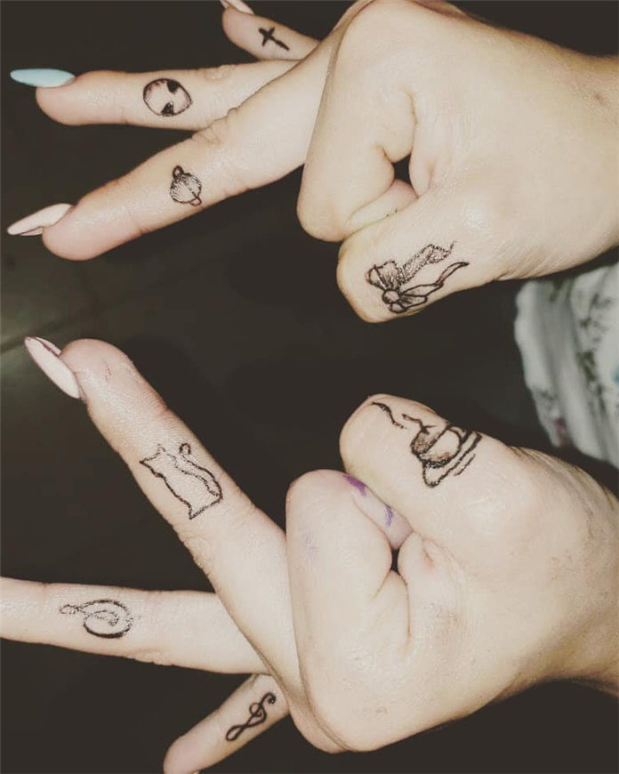 Trendy Finger Tattoo Designs Inspirations 2021, #FingerTattoos, #TattooDesigns