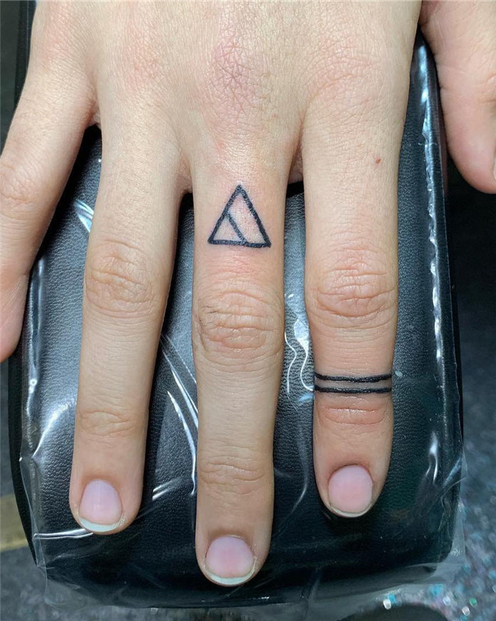 Trendy Finger Tattoo Designs Inspirations 2021, #FingerTattoos, #TattooDesigns