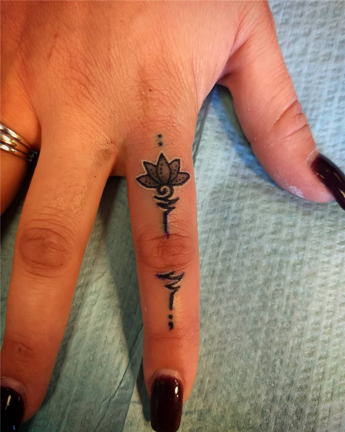 Trendy Finger Tattoo Designs Inspirations 2021, #FingerTattoos, #TattooDesigns