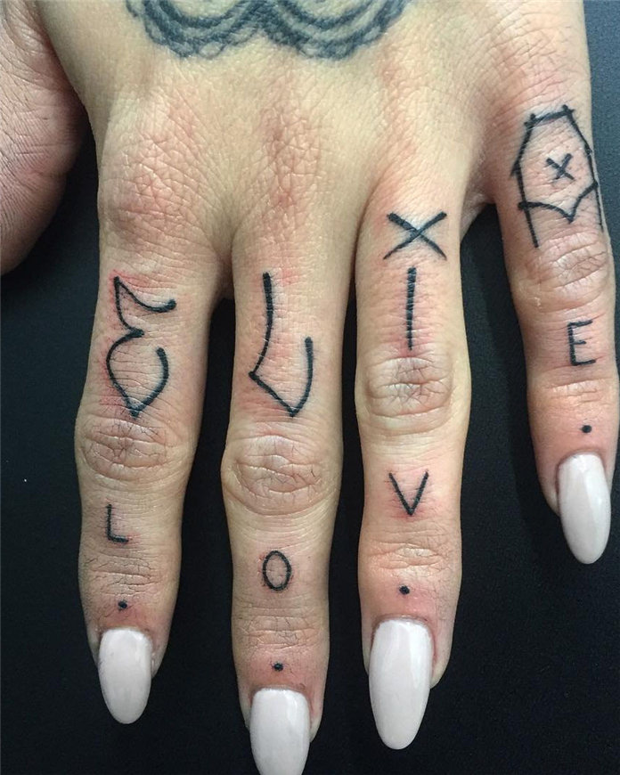 Trendy Finger Tattoo Designs Inspirations 2021, #FingerTattoos, #TattooDesigns