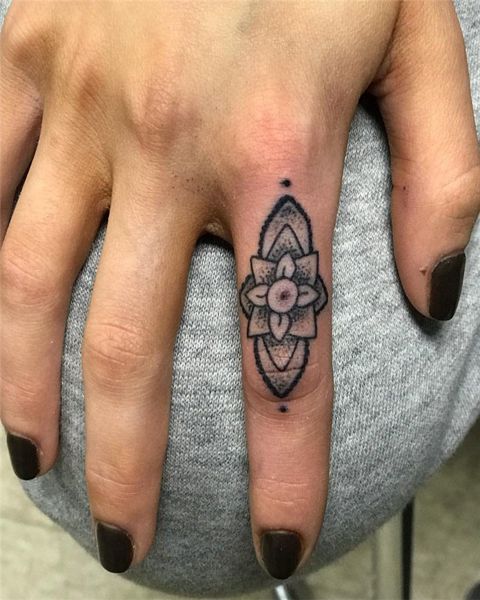Trendy Finger Tattoo Designs Inspirations 2021, #FingerTattoos, #TattooDesigns
